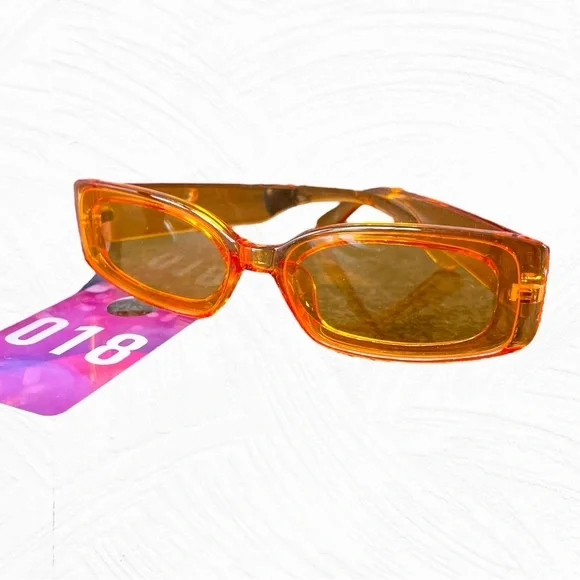 STYLIZED SUNGLASSES 🪢 NIP Boutique, With cleaning cloth and Slip Case - Picture 9 of 12